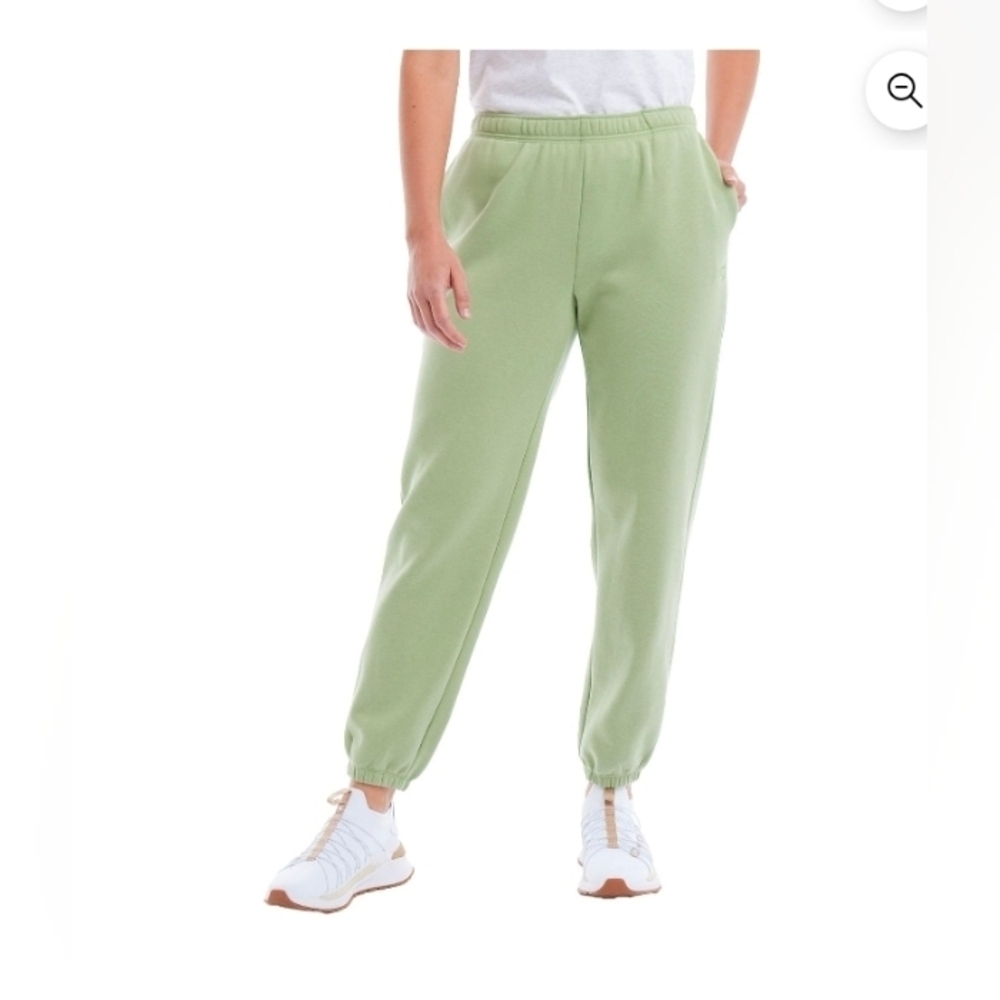 Champion Women's Relaxed Fit Elastic Waistband Soft & Warm Fleece Jogger